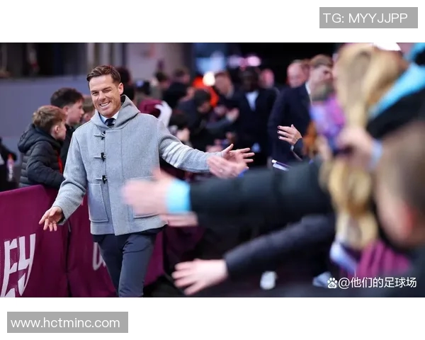 帕克与足球明星同框留影展现运动精神与友谊的瞬间